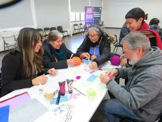 Personas cuidadoras de La Pintana participaron en jornada informativa y de autocuidado