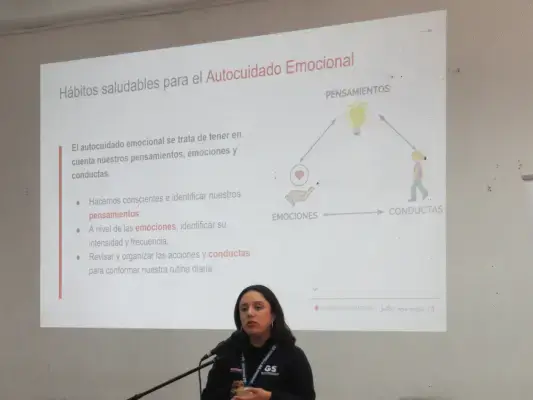 Presentación de autocuidado por la psicóloga Francisca Valencia