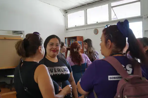 Asistentes de cuidado aprendieron herramientas de autocuidado físico y emocional en jornada informativa en San Ramón
