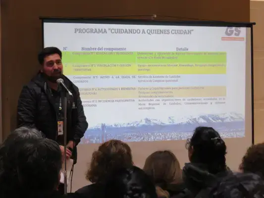 Cesare Gajardo, presentando el taller