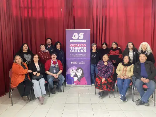 Manos que sostienen, manos que crean: Personas cuidadoras de San Bernardo vivieron una jornada de encuentro y bienestar a través de la arcilla