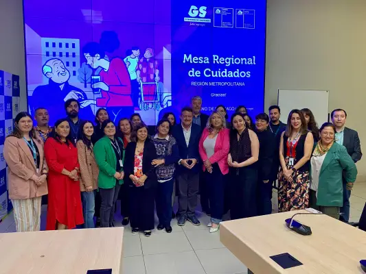 Más cerca de una ciudad que cuida: Gobierno de Santiago constituye Mesa Regional de Cuidados